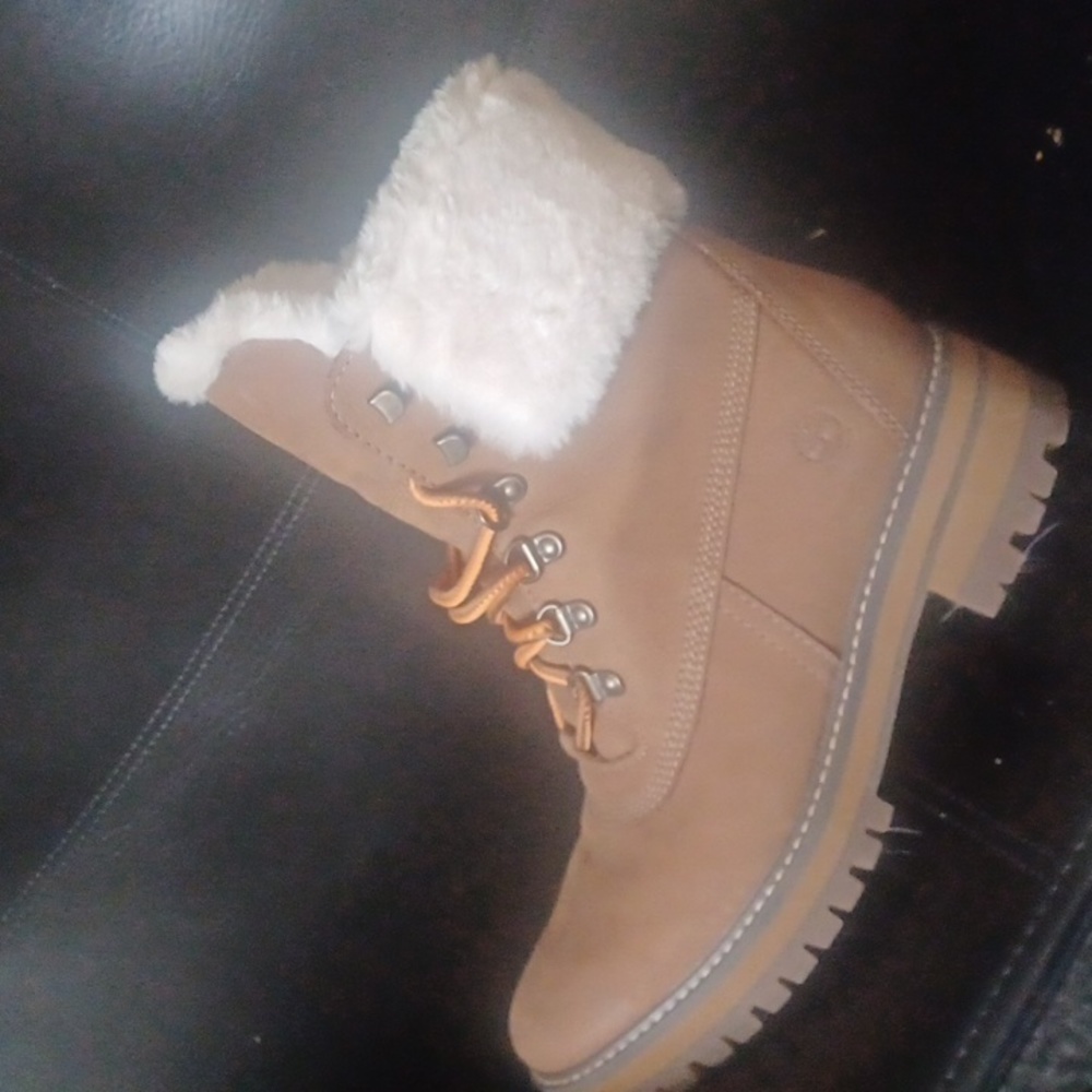 Girls Tim's size 9